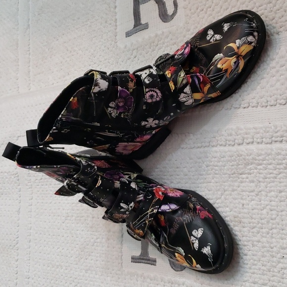 STEVE MADDEN FLORAL BOOTS - Picture 1 of 13